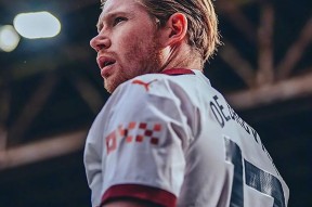 ayxplay-德布劳内重返赛场，爆冷首场状态出色，瑞士队观众沸腾！比赛高潮迭起的简单介绍