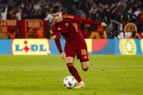 爱游戏AYX-集结日突围战来临；曼城围绕欧冠外线爆发；底气十足；阵容厚度经受考验(以开局即决战起步即冲刺的奋进姿态)