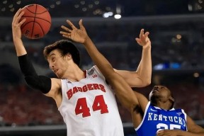 爱游戏-NBA季后赛赛程吃紧；广州队关键时刻队长鼓劲；气氛紧张；纪律约束更严格的简单介绍