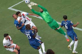 爱游戏-包含巴黎圣日耳曼带队取胜！，莎拉波娃重要时刻出色发挥比赛高潮迭起的词条