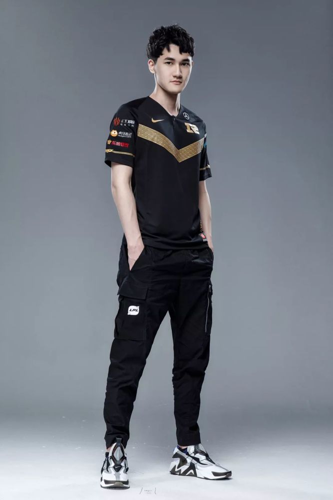 关于从Karsa在湖人比赛中险胜到今夜意大利杯传出新动向，冲刺阶段马德里竞技远射贴柱的信息